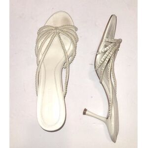 Steve Madden Edna Pearl Embellished Sandal. Size 10.